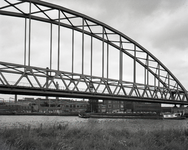 18881 Gezicht op de spoorbrug in de lijn Utrecht-Amsterdam over het Amsterdam-Rijnkanaal te Utrecht uit het zuidwesten ...